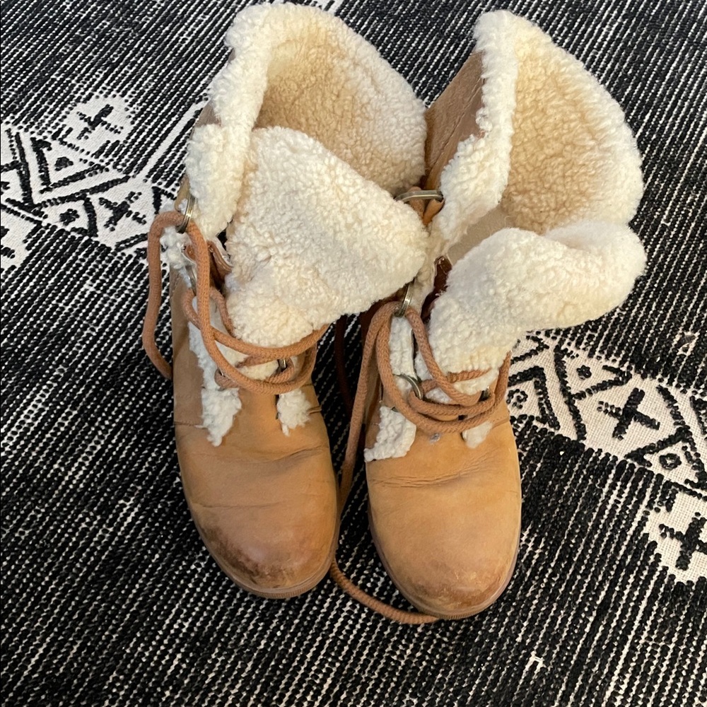 Sorel Tan Shearling Lined Boots